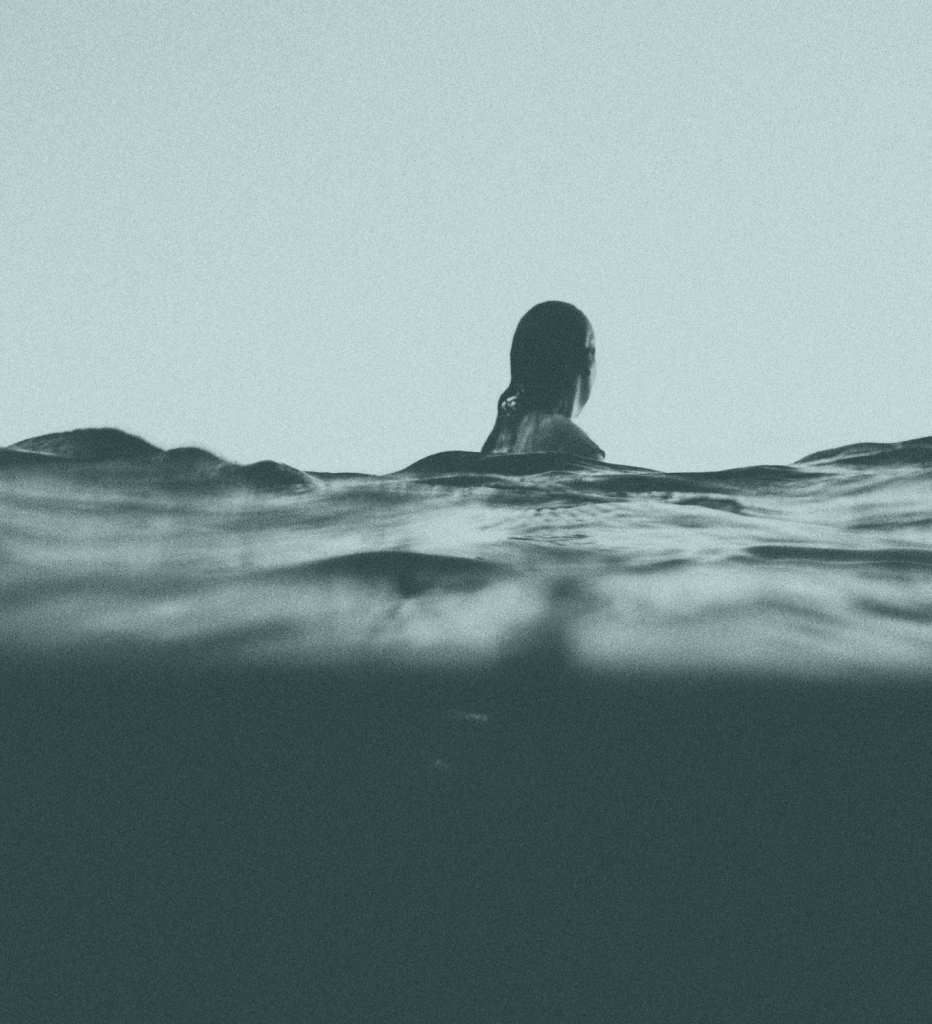 kobieta w wodzie